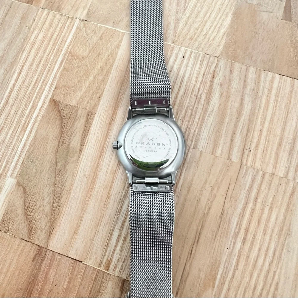 Skagen Denmark ladies steel dress watch NEW BATTERY